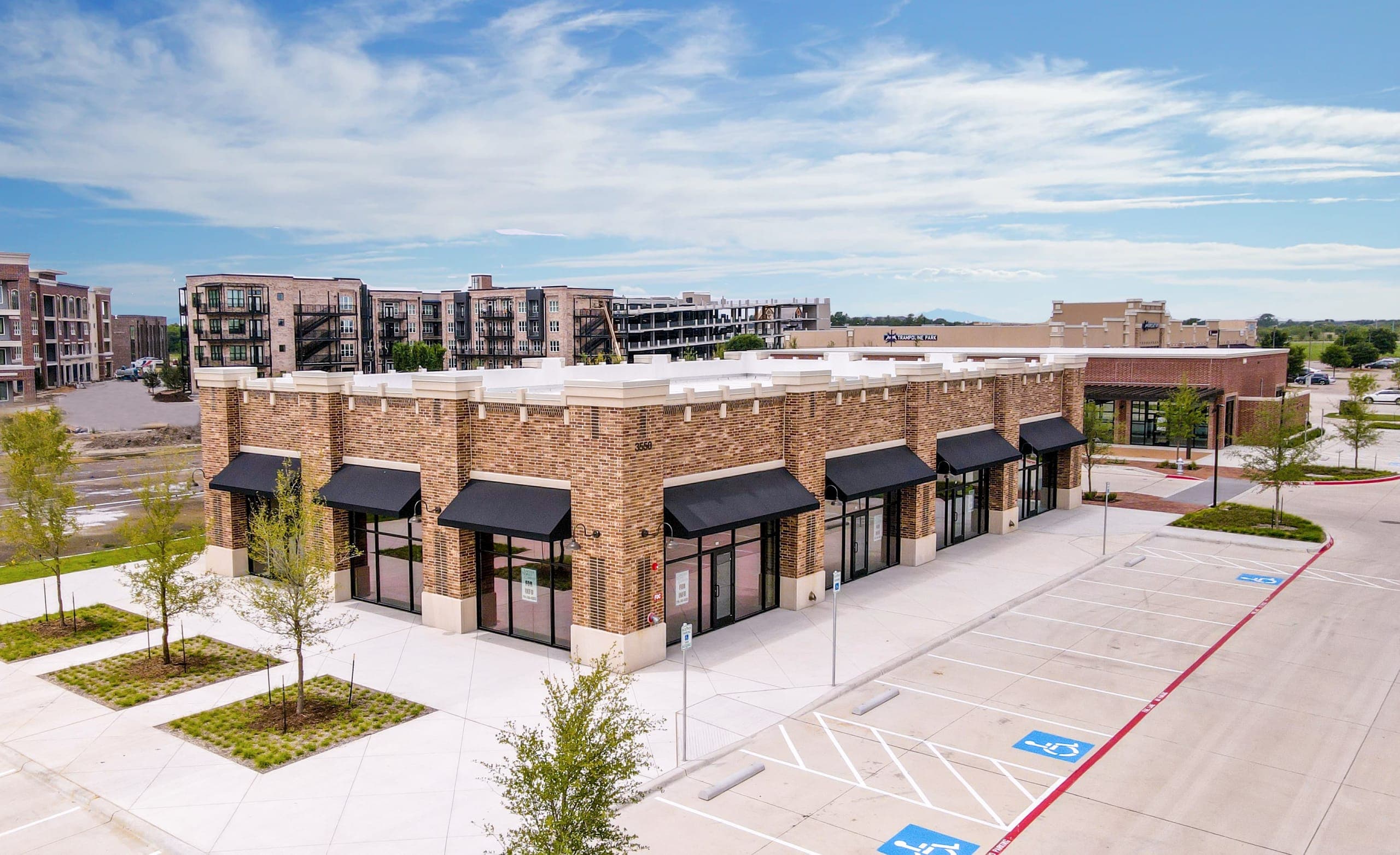 Retail storefronts at Grapevine Mills Crossing